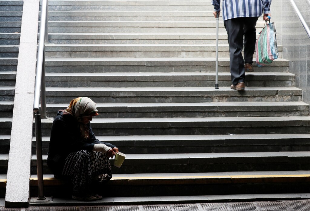 An elderly woman begs for money in an underpass in central Kyiv, Ukraine September 11, 2020. REUTERS/Gleb Garanich - RC2CWI951OJL