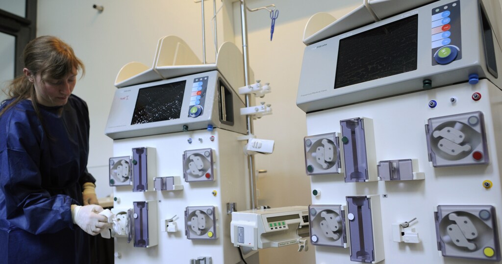 An employee cleans dialysis machines in an isolation area of the 'Universitaetsklinikum Hamburg-Eppendorf ' (University Clinic Eppendorf- UKE) in the northern German town of Hamburg, June 2, 2011. The University Medical Center has the highest number of patients infected with EHEC as well as 102 patients. A deadly outbreak of E.coli centred in Germany and spreading across Europe is caused by a dangerous new strain, Chinese scientists who analysed the bacteria said.