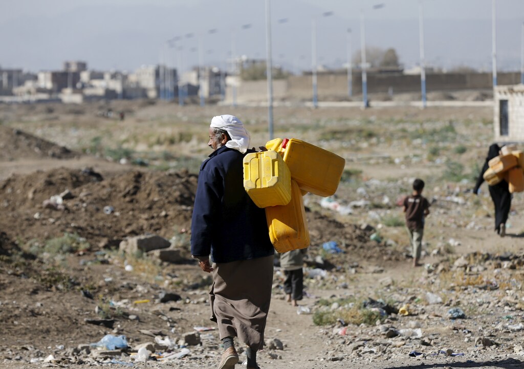 A man carries jerrycans to fill with water from a nearby water well, amid an acute shortage of water supplies in Yemen's capital Sanaa November 11, 2015. REUTERS/Khaled Abdullah - GF20000054843
