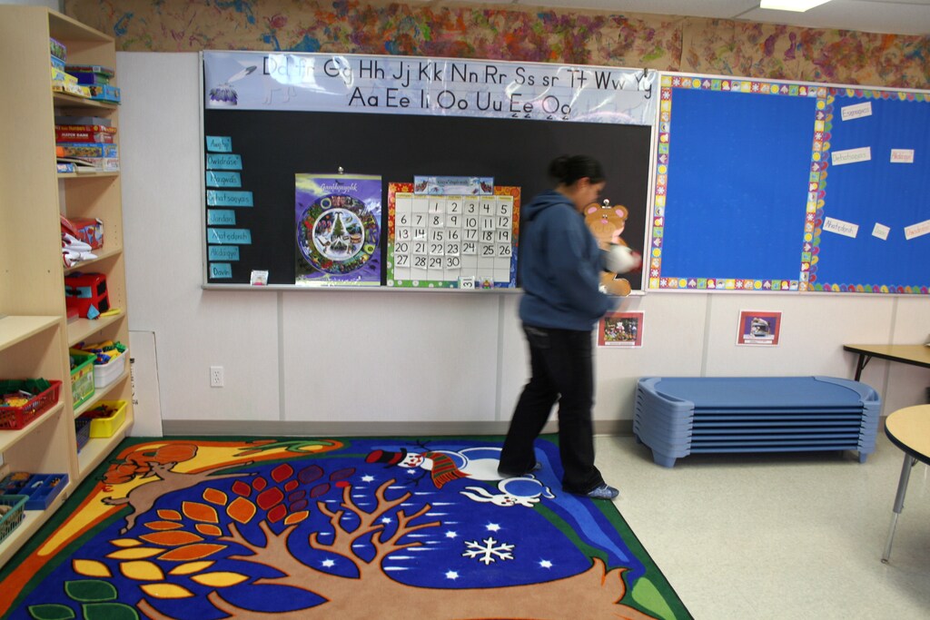 Kindergarten teacher Esenogwas Jacobs tidies her classroom at the end of the school day in the Six Nations Reserve January 31, 2008. Picture taken January 31, 2008. To match feature CANADA-CAYUGA/ REUTERS/Julie Gordon (CANADA) - GM1DXGPRJVAA