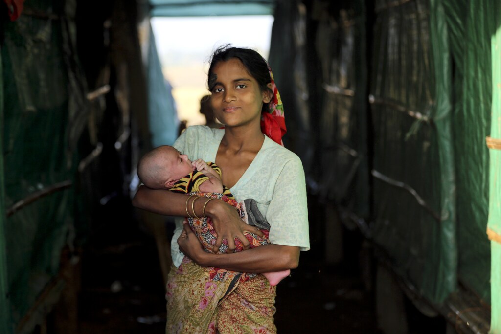 On her first official visit to Myanmar from 3-7 December, UN Under-Secretary-General for Humanitarian Affairs, Valerie Amos, stopped at displacement camps in Myanmars Rakhine State and saw first-hand the projects implemented by humanitarian partners in the region.A mother and child at Thea Chaung camp on the outskirts of Sittwe, Rakhine State, during Ms. Amos visit.