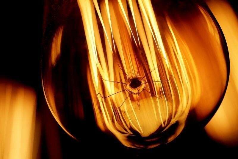 A tungsten lightbulb is seen in this illustration photo August 12, 2017. REUTERS/Thomas White/Illustration - RC1855AB5190