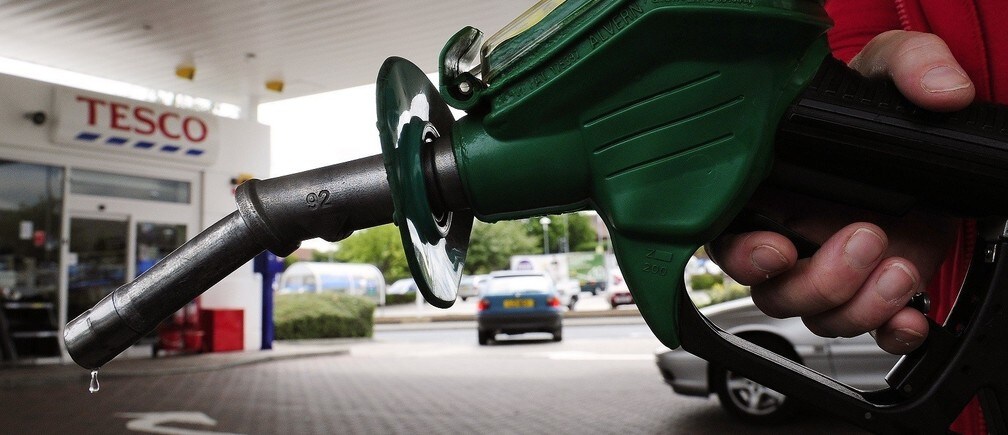 原油価格の急落がもたらす期待と危険