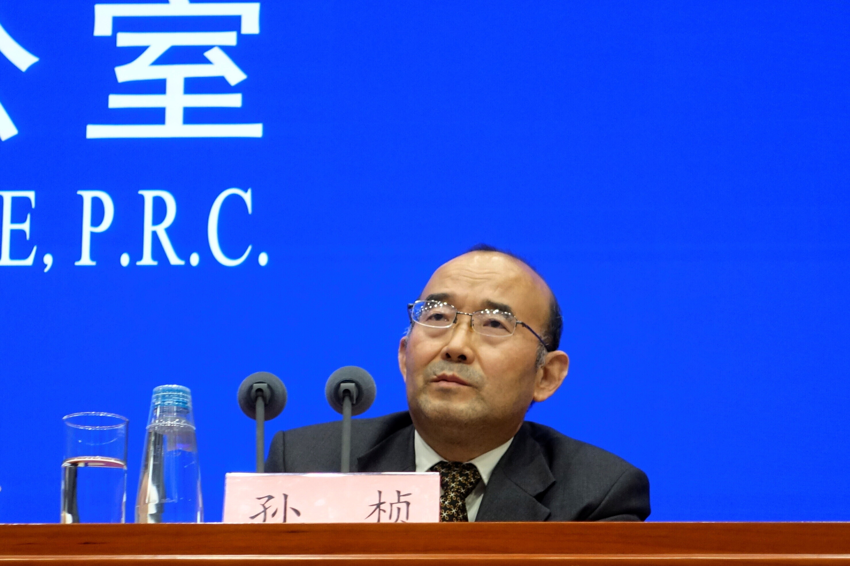 El subdirector general del departamento de Cambio Climático del Ministerio de Ecología y Medio Ambiente de China, Sun Zhen, asiste a una conferencia de prensa en Pekín, China, el 27 de octubre de 2021: China se ha comprometido a una reducción absoluta de los gases de efecto invernadero.