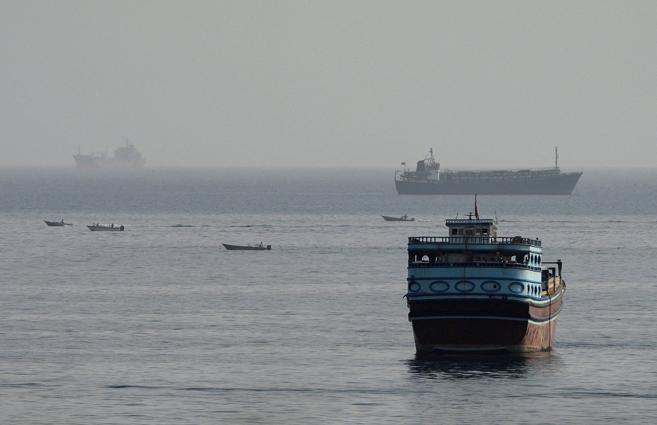 How should CEOs best respond to energy market shocks like the Strait of Hormuz?