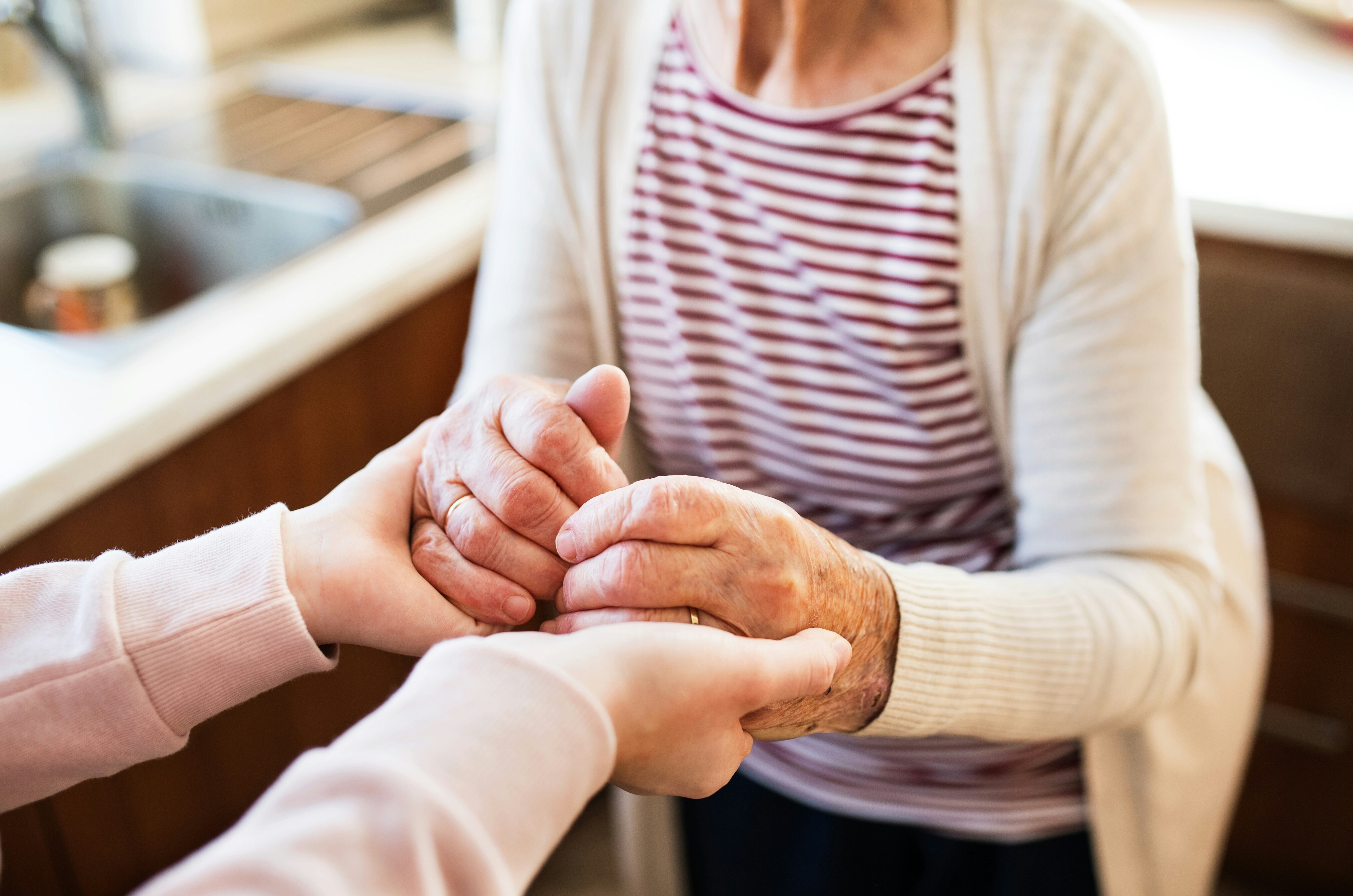 Japanese experts have recommended approval of the world's first two therapies derived from induced pluripotent stem cells (iPSCs), which could improve longevity.