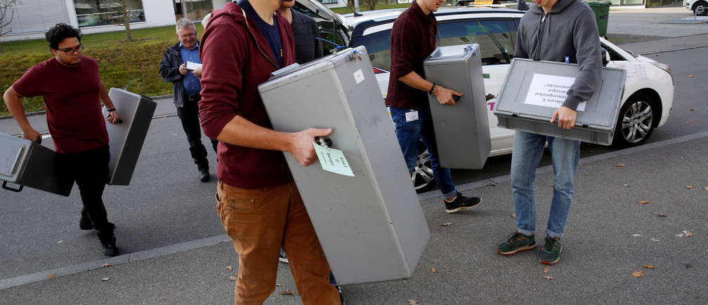 Officials carry ballot boxes of the vote on the nuclear exit in Bern, Switzerland November 27, 2016. REUTERS/Ruben Sprich - RTSTIK3