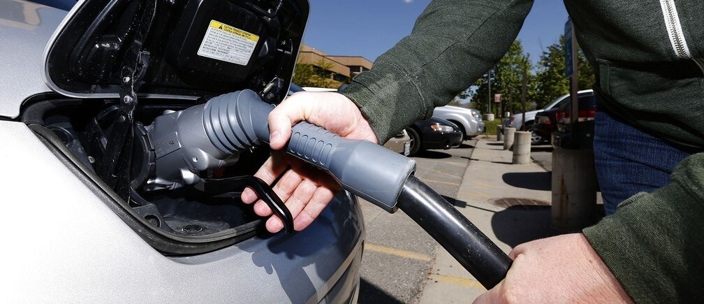 電気自動車：バッテリーと燃料電池のどちらを選ぶべきか？