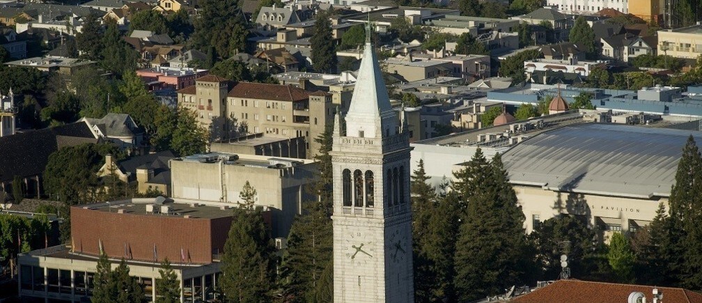 How do US colleges decide what to charge students?