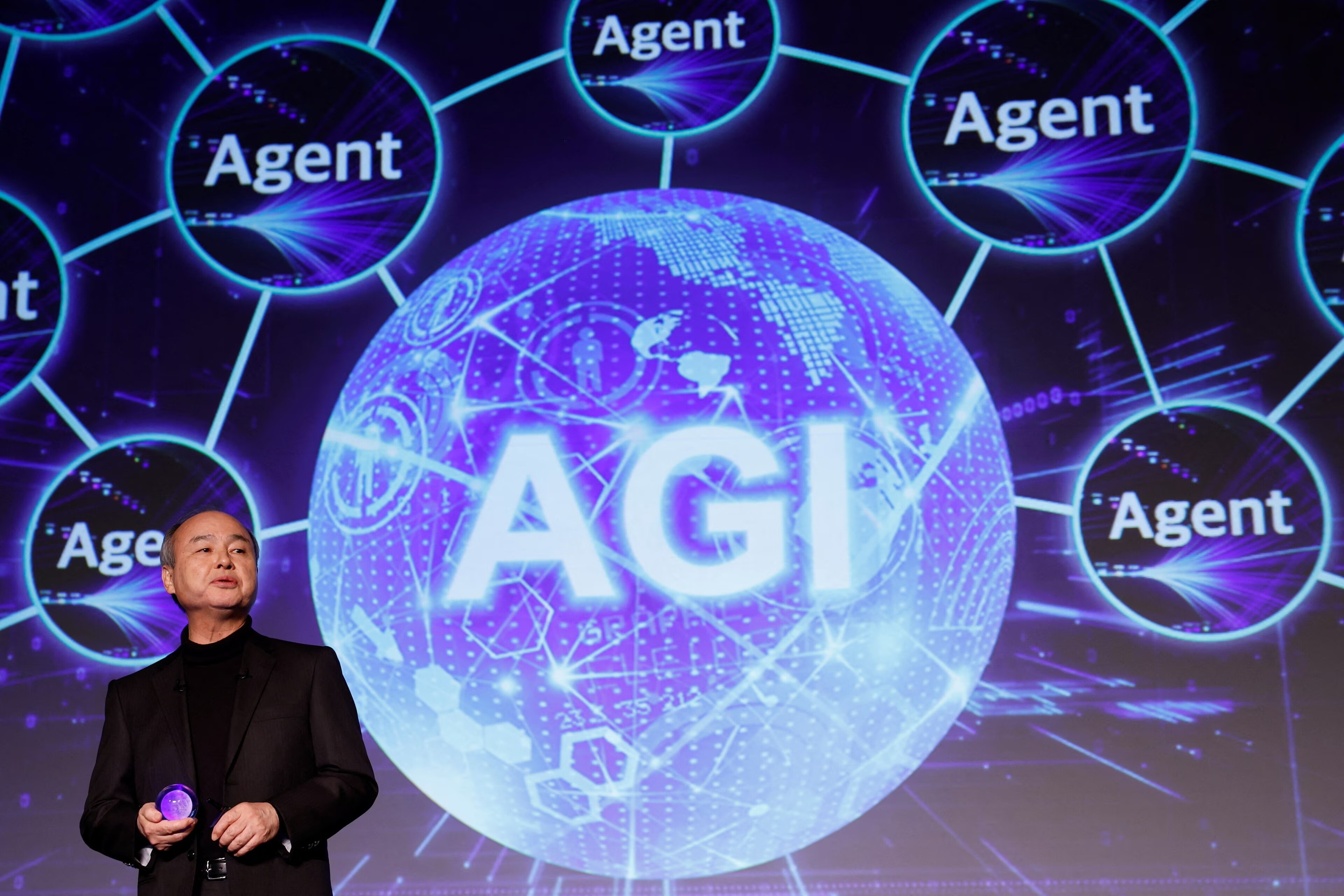 El director ejecutivo de SoftBank, Masayoshi Son, asiste a un evento para presentar IA para empresas en Tokio, Japón, el 3 de febrero de 2025: La IA multiagente compensa resultados más profundos por la velocidad, que la experiencia del usuario puede gestionar.
