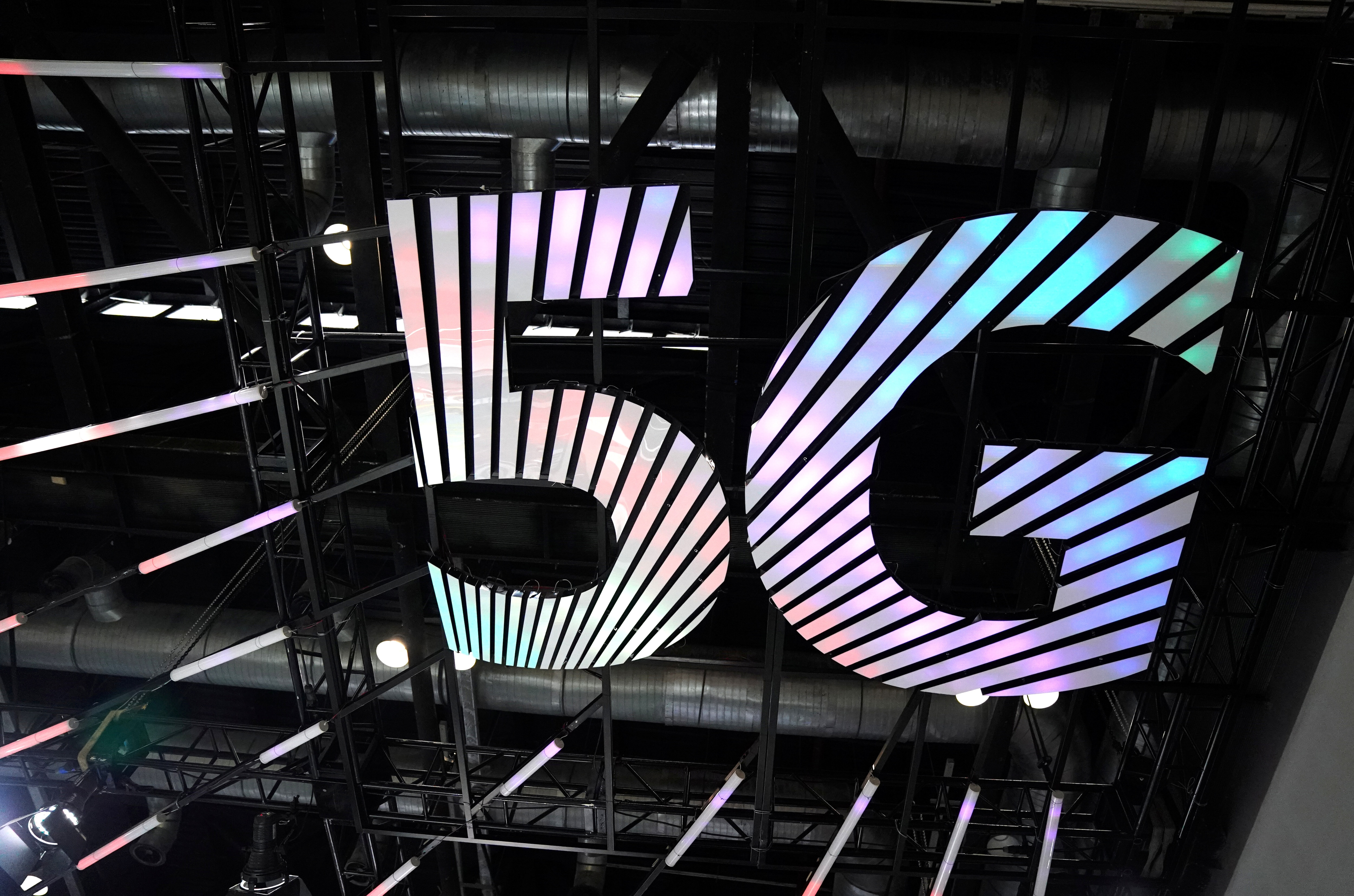 A sign of 5G is seen at the 2020 China International Fair for Trade in Services (CIFTIS) in Beijing, China September 4, 2020: AI services can only scale with access to reliable connectivity such as 5G and 6G