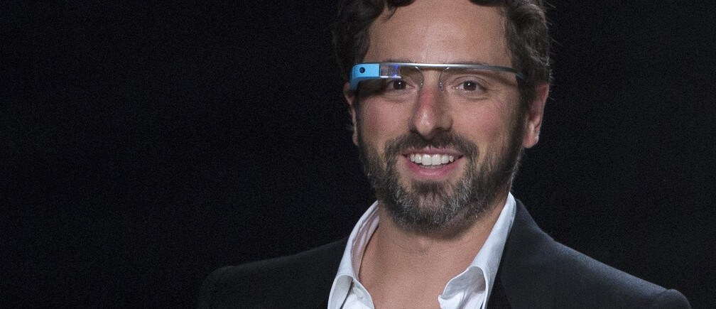 Does using computing eyewear change our behaviour?