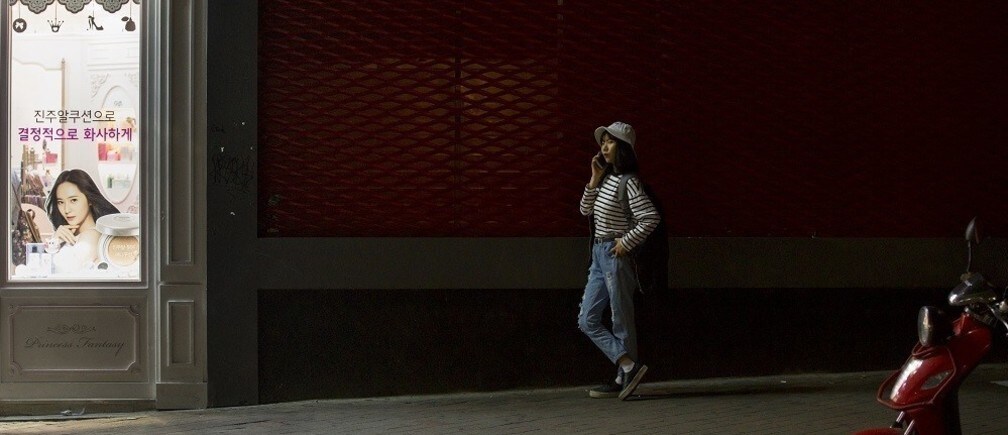 Can speaking on the phone make you seem smarter?