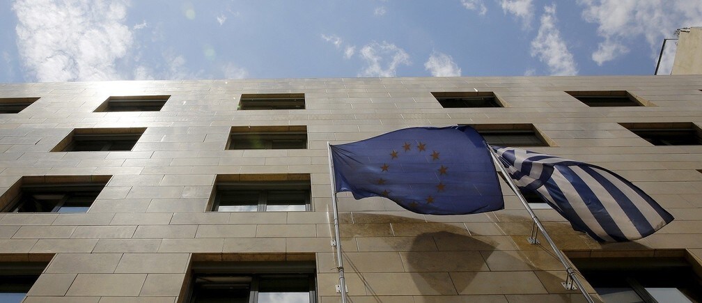 How did the Eurozone’s manufacturing sector handle the Greek crisis?