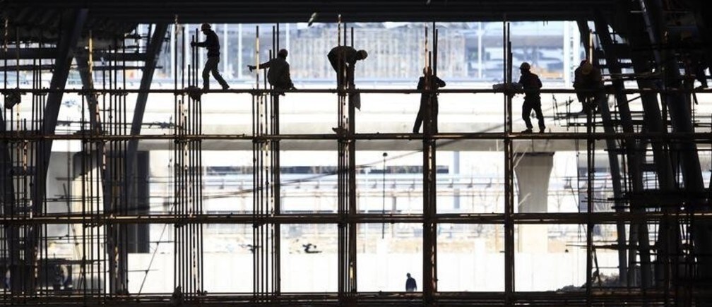 Cómo la inmigración crea empleo y aumenta los salarios