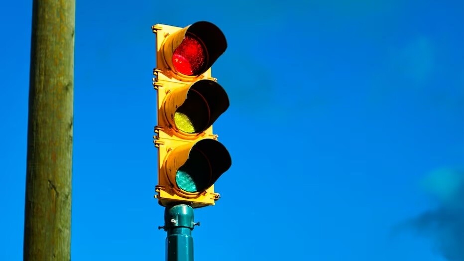 Un semáforo. Las normas internacionales han sido descritas como un catalizador silencioso del desarrollo.