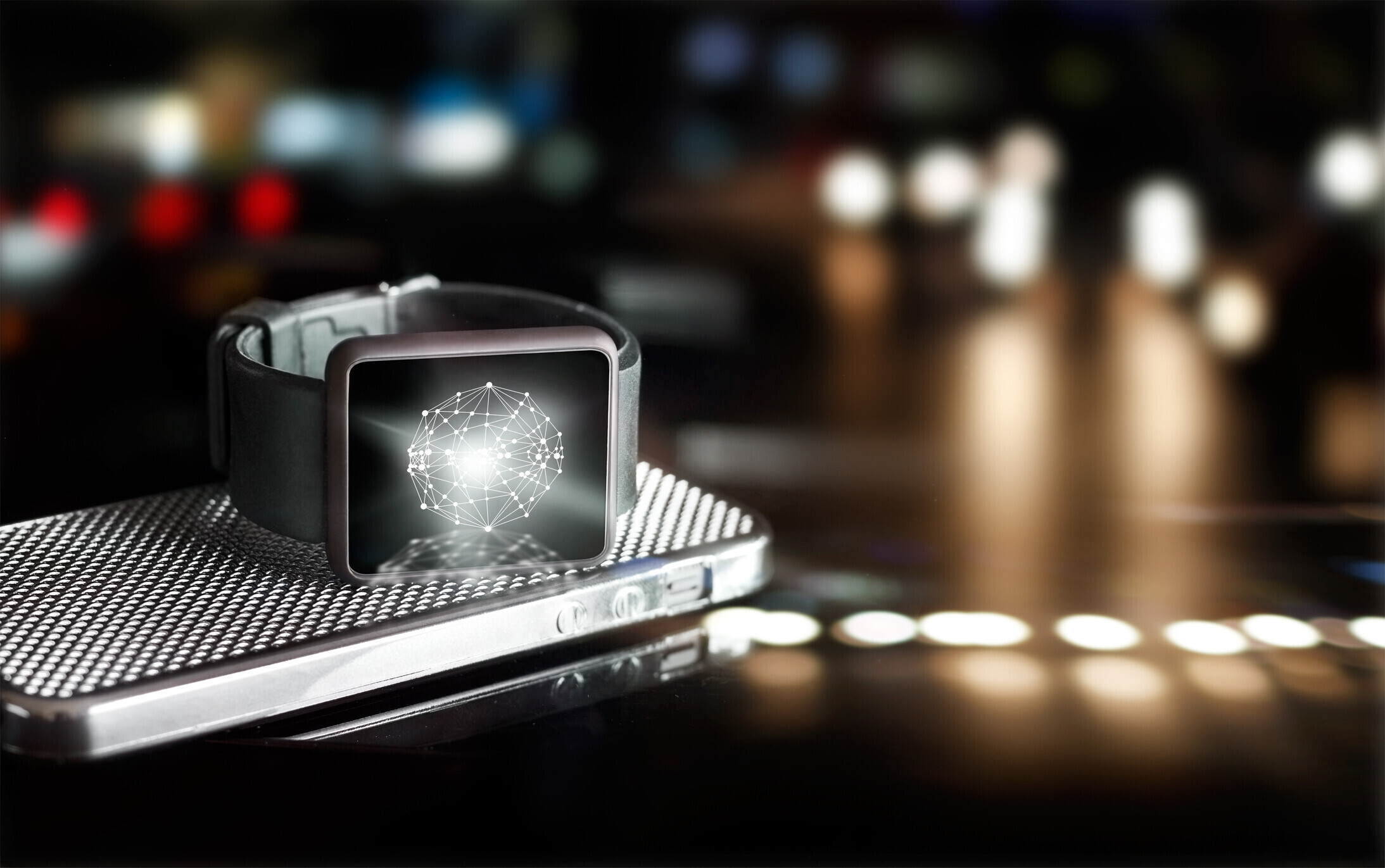 Un reloj inteligente sobre un teléfono celular que muestra un mapa de nodos.