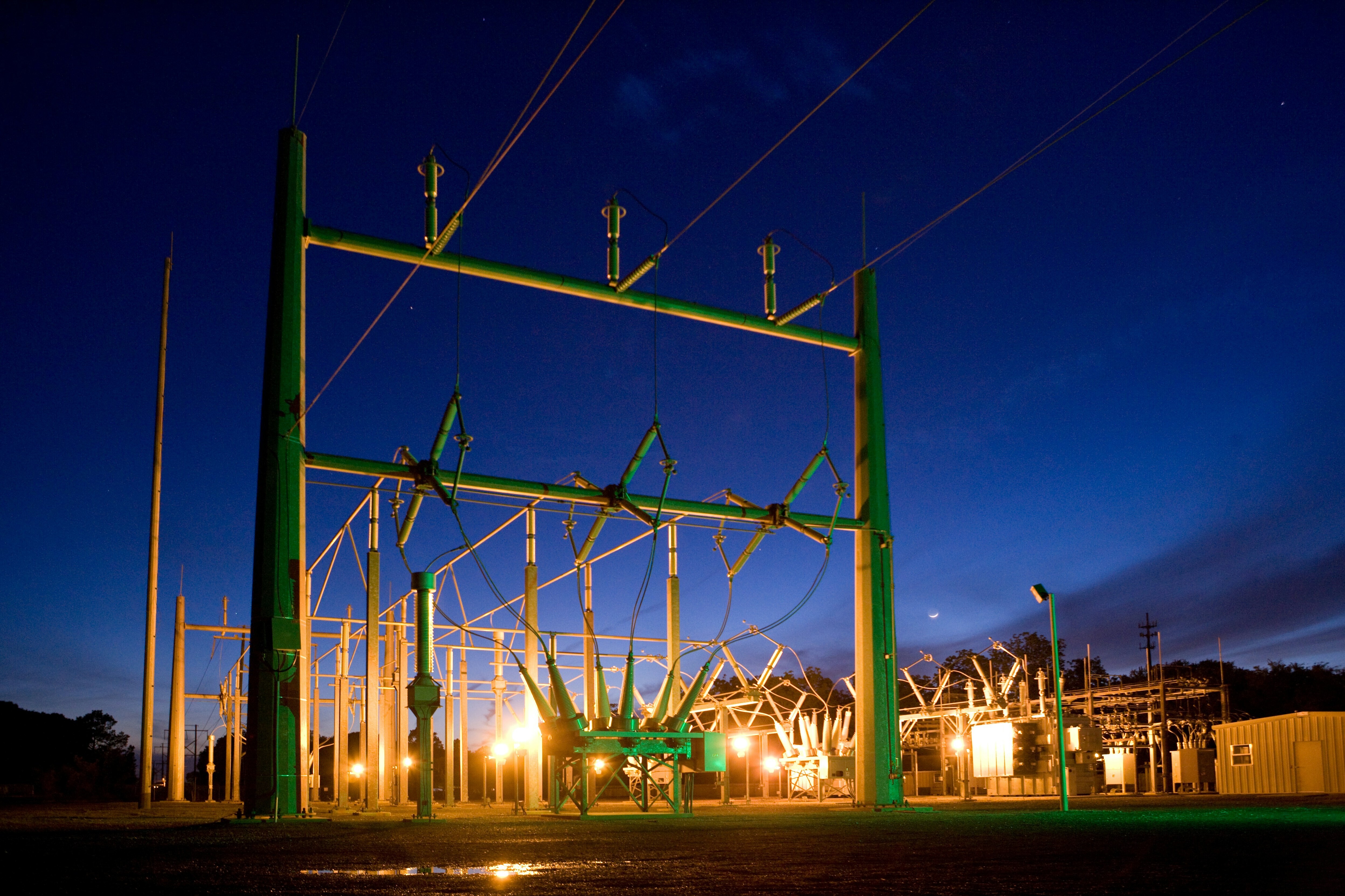 Power cables distributing energy