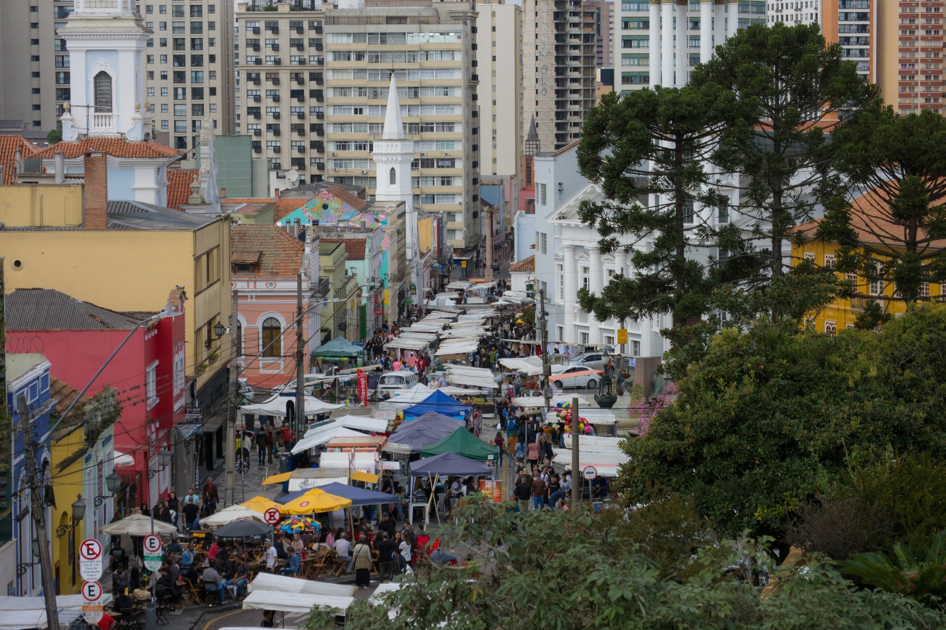 Más del 15% de la población urbana de América Latina vive en condiciones de pobreza multidimensional.