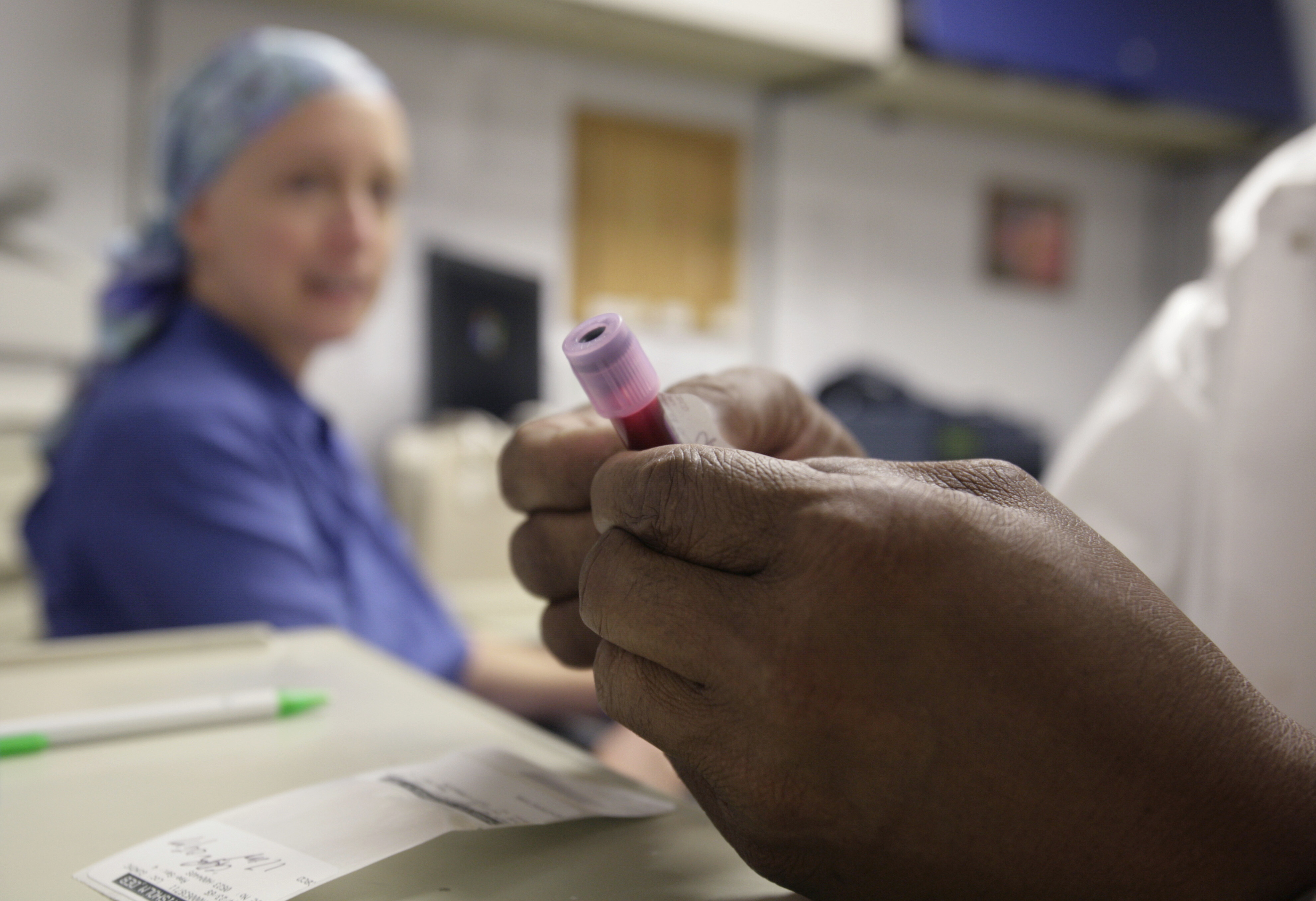 A blood sample drawn from cancer patient Deborah Charles will be tested to monitor whether chemotherapy has caused red and white blood cell counts to drop too low during a weekly test at Georgetown University Hospital's Lombardi Cancer Center in Washington May 23, 2007. Since Charles, a journalist for Reuters, was diagnosed with breast cancer in November 2006, she has had to back away from actively covering the news and has had three operations, four rounds of chemotherapy and has been visiting the hospital at least once a week for appointments and treatment: Building antimicrobial resistance readiness into oncology requires a multifaceted approach