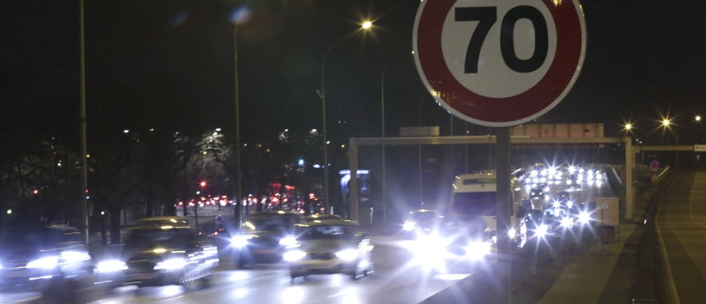 A new road sign warning drivers of new speed restrictions is seen on the Paris ring road, January 7, 2014. On the Paris ring road, the "peripherique", the speed limit will be reduced from 80km to 70 km per hour as part of new green measures to reduce air pollution in the French capital. It will start on January 10, 2014. REUTERS/Philippe Wojazer (FRANCE - Tags: TRANSPORT ENVIRONMENT) - GM1EA180M1501