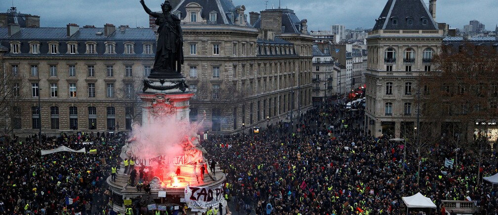 A view of the Place de la Republique as protesters wearing yellow vests gather during a national day of protest by the "yellow vests" movement in Paris, France, December 8, 2018. REUTERS/Stephane Mahe     TPX IMAGES OF THE DAY - RC1527268ED0