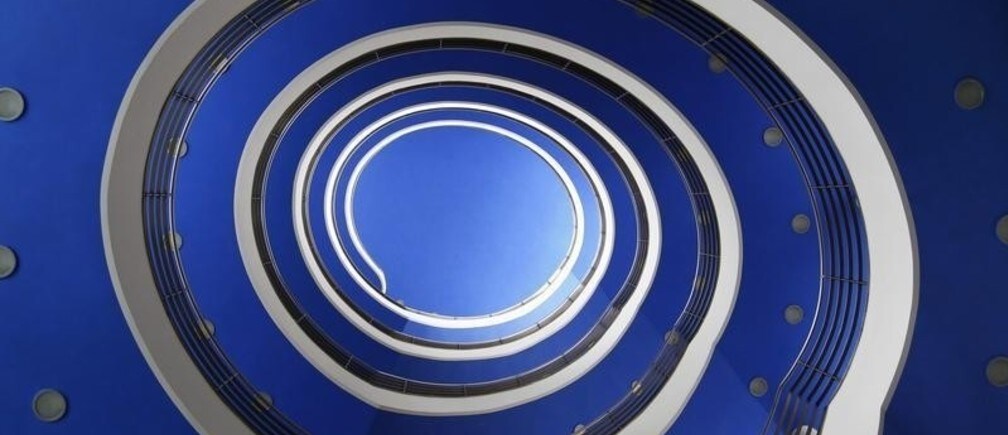 How scientists conjure curves from flatness