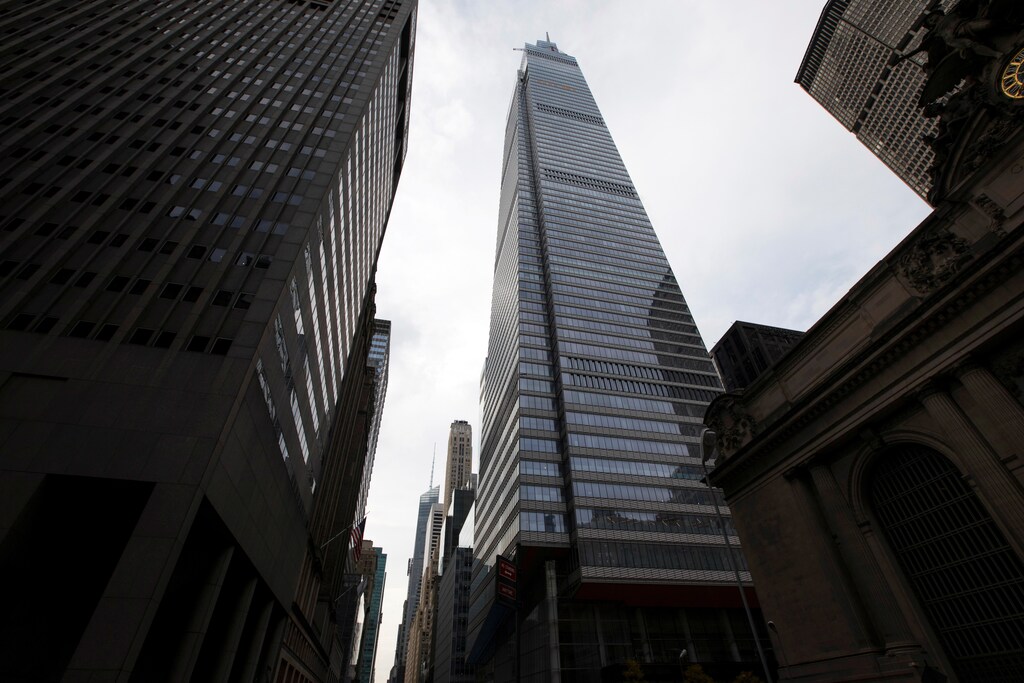 The 77 story One Vanderbilt office tower, the latest super-tall skyscraper to grace New York's iconic skyline, is set to open while the coronavirus disease (COVID-19) keeps the largest and richest U.S. office market almost empty, in midtown Manhattan, New York City, New York, U.S., September 9, 2020. Picture taken September 9, 2020. REUTERS/Mike Segar REFILE - CORRECTING NUMBER OF STORIES - RC2AYI9REGHH