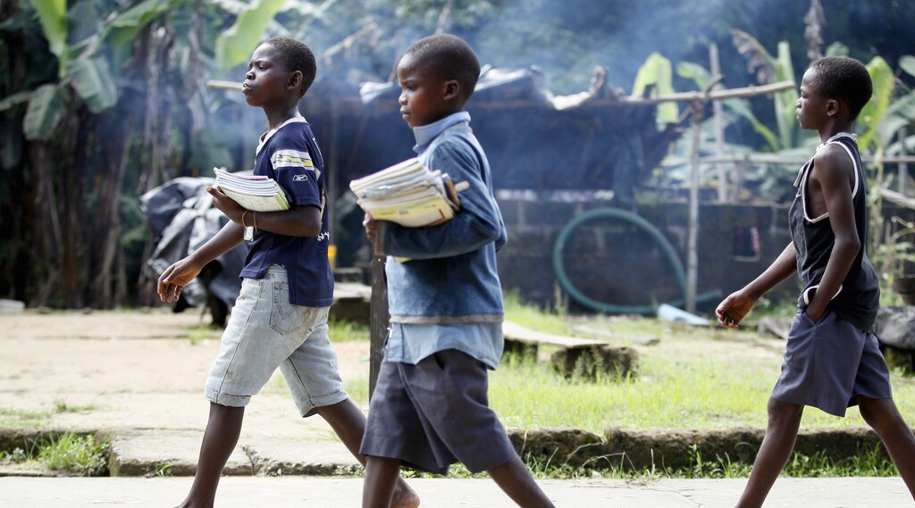 Children return from school in the mid-morning, in Ikarama village on the outskirts of the Bayelsa state capital, Yenagoa, in Nigeria's delta region October 8, 2015. Tensions are building in the swampland of the Niger Delta as an amnesty that aimed to bring stability to Nigeria's volatile southern region is due to expire at the end of the year. While the region's towns and cities are mostly calm, local residents say kidnappings and armed robberies are on the increase in the mangrove swamps, where most oil wells are located. Former military ruler and Muslim northerner President Muhammadu Buhari said in his inauguration speech in May that he might "streamline" the amnesty, implemented in 2009 by his predecessor, Goodluck Jonathan, a Christian like most of the Delta population. The deal aimed to pacify militants fighting for a greater share of oil revenues in Africa's biggest crude producer. At risk are payouts worth $300 million a year to 30,000 youths, money designed to discourage them from blowing up pipelines or kidnapping oil workers in a region where basic services are almost non-existent. REUTERS/Akintunde Akinleye PICTURE 19 OF 24 FOR WIDER IMAGE STORY "TENSIONS IN THE NIGER DELTA". SEARCH "DELTA TENSION" FOR ALL IMAGES. - RTS4EBJ