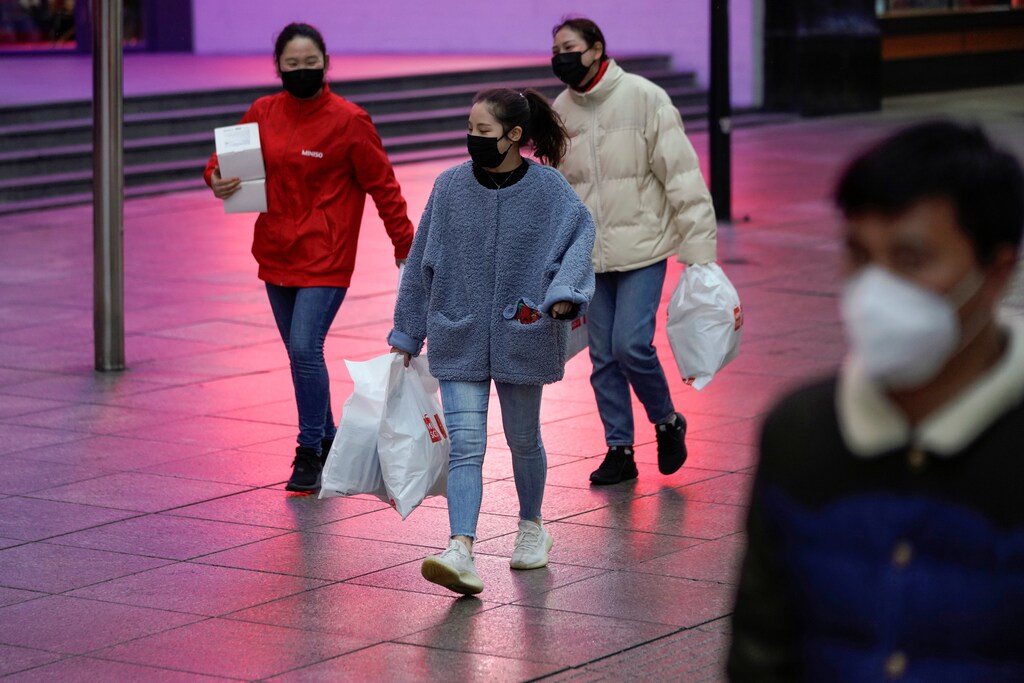 People wear masks at a main shopping area as the country is hit by an outbreak of the new coronavirus in downtown Shanghai, China February 21, 2020. REUTERS/Aly Song - RC205F9RZ74I