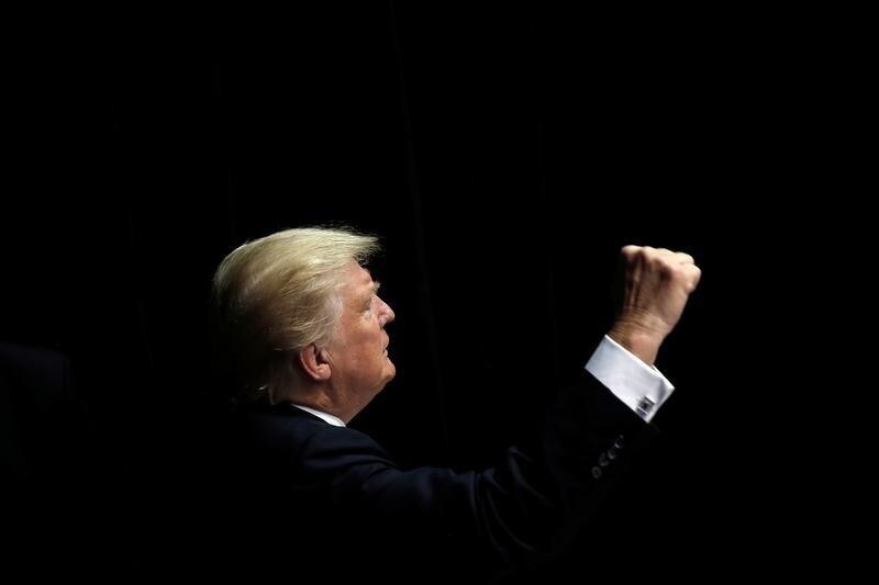 Republican presidential nominee Donald Trump gestures to supporters as he departs a campaign rally in Clive, Iowa, U.S., September 13, 2016. REUTERS/Mike Segar - S1BEUBCQAFAA