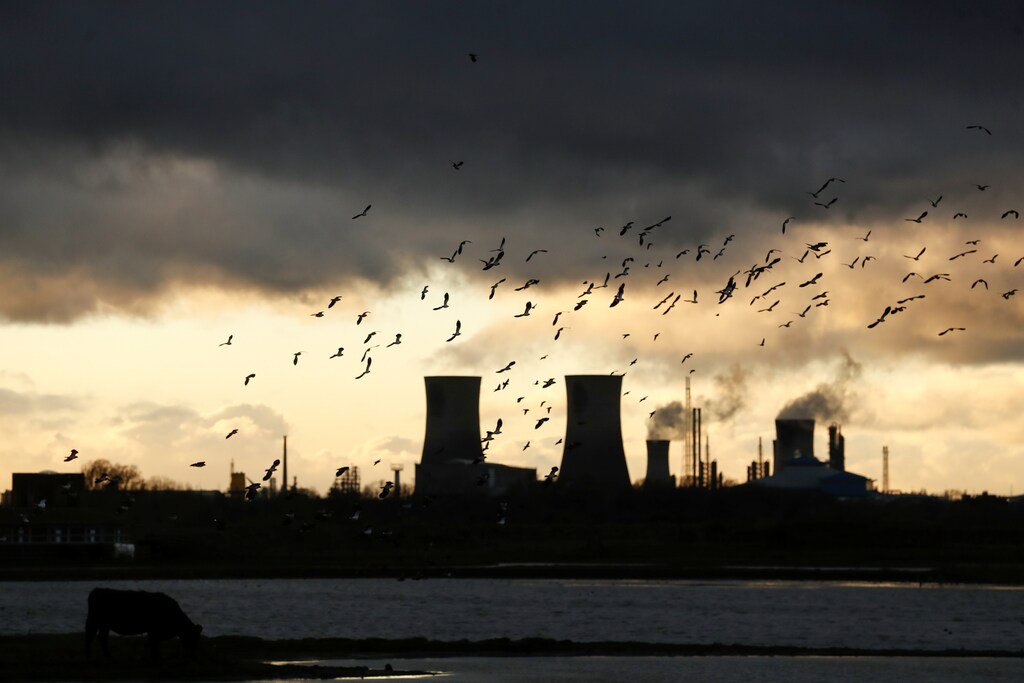 Starlings fly in a murmuration at Salthome Reservoir in Teesside, Britai.