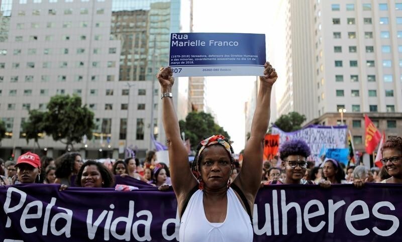 A woman holds a street sign reading "Street Marielle Franco", in tribute to late human rights activist and councilwoman Marielle Franco, who was assassinated in a shooting, as she participates in a rally during Women's Day celebrations in Rio de Janeiro, Brazil, March 8, 2019. REUTERS/Sergio Moraes TPX IMAGES OF THE DAY - RC1692124910