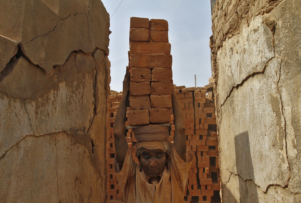 A female labourer carries bricks at a brick factory on the outskirts of the southern Indian city of Chennai April 30, 2013. May Day or Labour Day will be marked on Wednesday. REUTERS/Babu (INDIA - Tags: BUSINESS EMPLOYMENT TPX IMAGES OF THE DAY) - GM1E94U1KS101