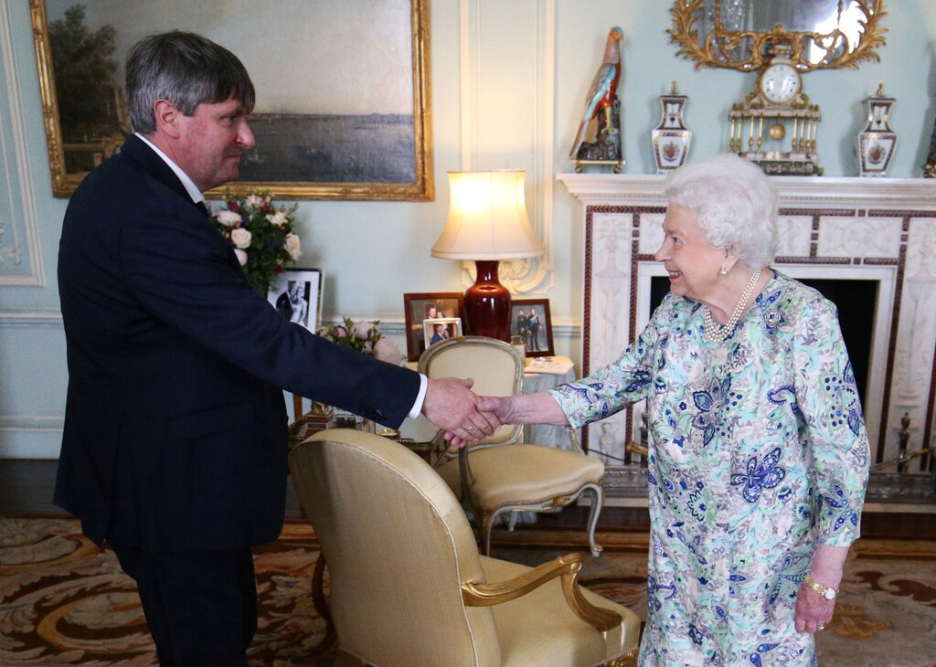 Queen Elizabeth presents Simon Armitage with The Queen's Gold Medal for Poetry upon his appointment as Poet Laureate during an audience at Buckingham Palace, London, Britain May 29, 2019. Jonathan Brady/Pool via REUTERS - RC110A6DDEA0