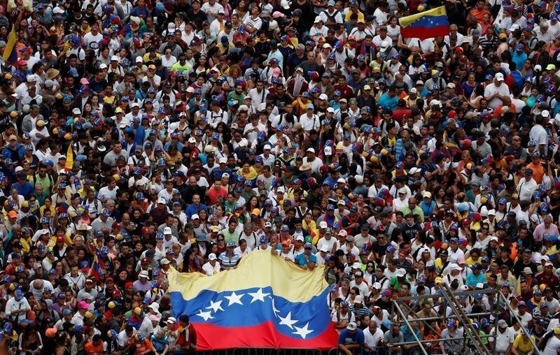 Opposition supporters take part in a rally against Venezuelan President Nicolas Maduro's government and to commemorate the 61st anniversary of the end of the dictatorship of Marcos Perez Jimenez in Caracas, Venezuela January 23, 2019. REUTERS/Carlos Garcia Rawlins - RC1354EFC890
