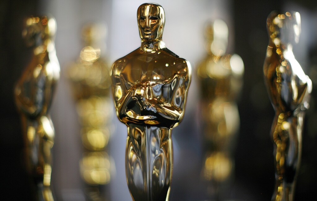 Actual Oscar statuettes to be presented during the 80th Annual Academy Awards sit in a display case in Hollywood February 22, 2008. The Oscars will be presented on February 24. REUTERS/Gary Hershorn (UNITED STATES) - GM1DXICRBYAA