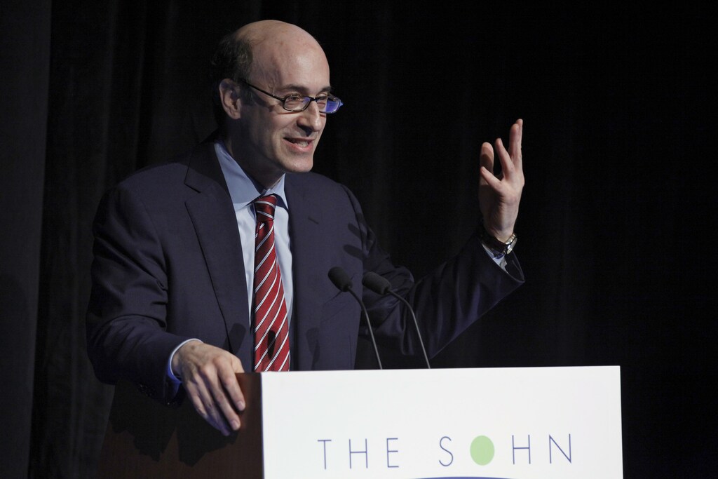 Rogoff discute la importancia de nuevas políticas para abordar los efectos de COVID-19.