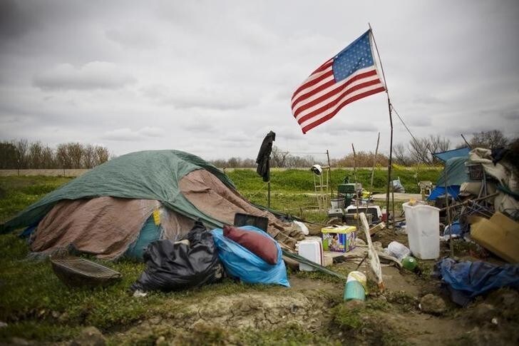 A campsite at a homeless tent city in Sacramento California March 15, 2009. Sacramento's tent city has seen an increase in population as unemployment numbers grow in the US. REUTERS/ Max Whittaker (UNITED STATES SOCIETY BUSINESS)