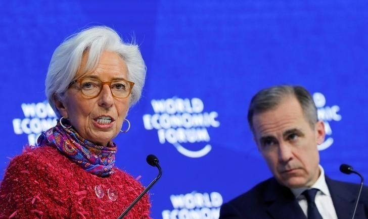 Christine Lagarde, Managing Director of the International Monetary Fund, and Bank of England Governor Mark Carney attend the World Economic Forum (WEF) annual meeting in Davos, Switzerland January 26, 2018. REUTERS/Denis Balibouse