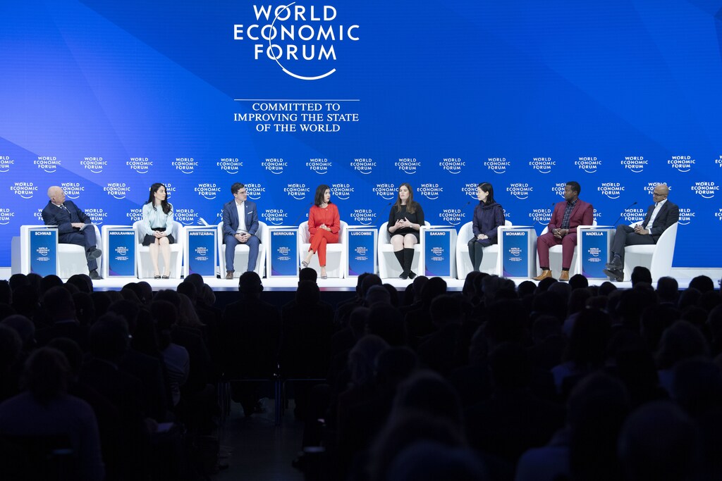 Klaus Schwab, Founder and Executive Chairman, World Economic Forum, Basima Abdulrahman, Founder and Chief Executive Officer, KESK Green Building Consulting, Iraq; Cultural Leader, Juan David Aristizabal, President and Co-Founder, Los Zper, Noura Berrouba, Member of the Governing Body, European Youth Parliament, Julia Luscombe, Director, Strategic Initiatives, Feeding America, USA, Akira Sakano, Chair, Board of Directors, Zero Waste Academy Japan, Japan, Mohammed Hassan Mohamud, Zonal Chairman, Kakuma, Kenya and Satya Nadella, Chief Executive Officer, Microsoft Corporation, USA during the Session "Shaping Globalization 4.0" at the Annual Meeting 2019 of the World Economic Forum in Davos, January 22, 2019. Congress Cenre - Congress Hall. Copyright by World Economic Forum / Valeriano Di Domenico