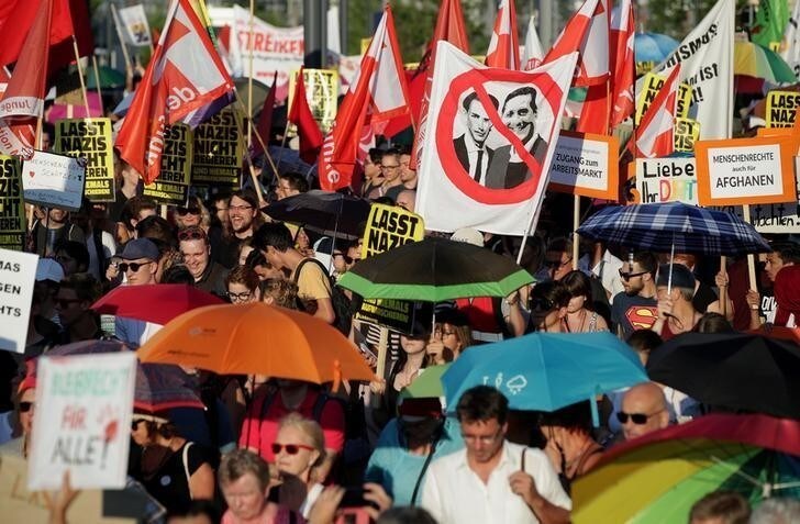 People take part in a rally to protest for the rights of asylum seekers on World Refugee Day in Vienna, Austria June 20, 2018. REUTERS/Lisi Niesner