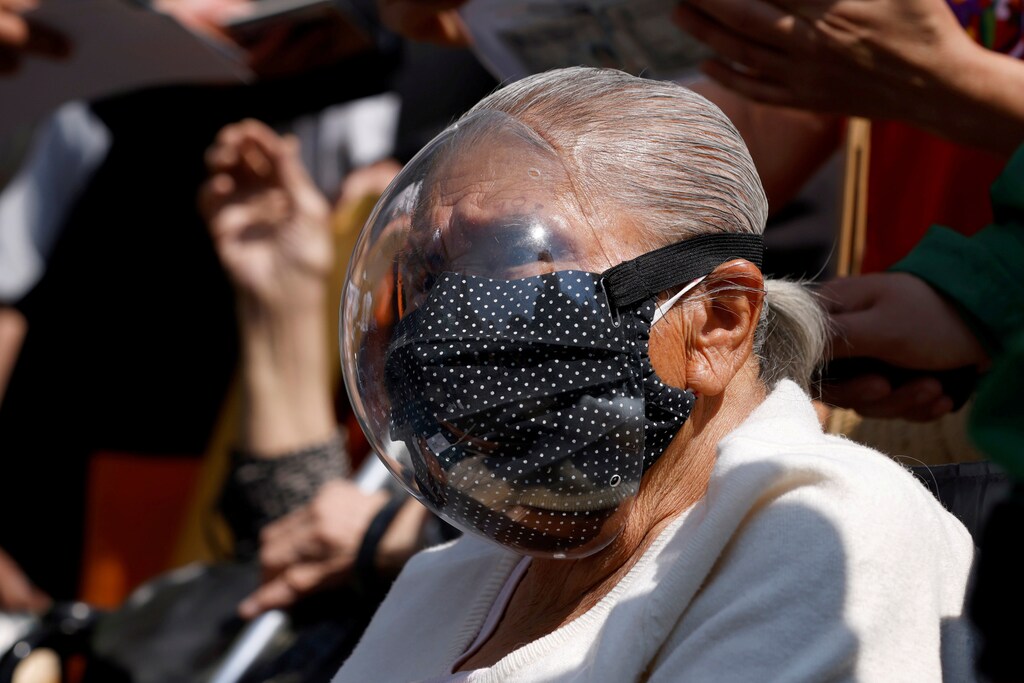 A person waits to receive the Pfizer-BioNTech coronavirus disease (COVID-19) vaccine during a mass vaccination in Mexico City, Mexico March 8, 2021. REUTERS/Carlos Jasso TPX IMAGES OF THE DAY - RC277M975IKN