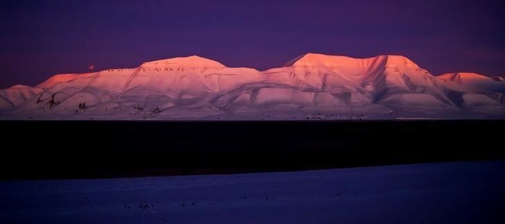 A super blue blood moon is seen from Longyearbyen, Svalbard, Norway, January 31, 2018. NTB Scanpix/Heiko Junge/via REUTERS ATTENTION EDITORS - THIS IMAGE WAS PROVIDED BY A THIRD PARTY. NORWAY OUT. NO COMMERCIAL OR EDITORIAL SALES IN NORWAY.