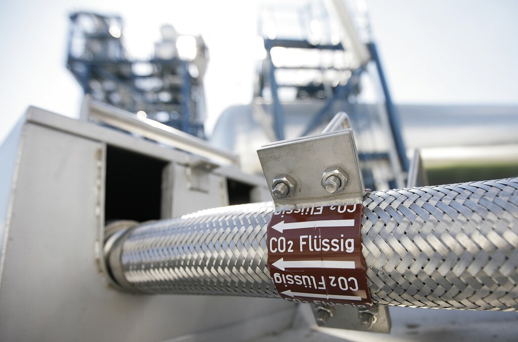 A flexible tube for CO2 is pictured before the first official run of the mini plant "Schwarze Pumpe" in Spremberg, September 9, 2008. Vattenfall's CO2-free power plant is a pilot project for carbon capture and storage (CCS) - the first power plant in the world that will take the toxic emissions from coal and bury them deep in the ground