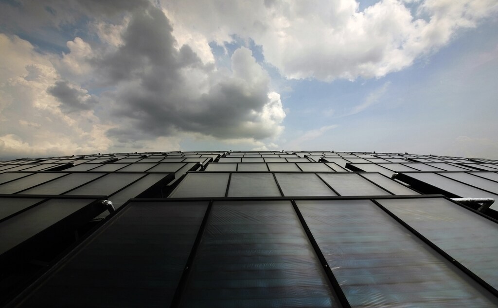 Facilities that utilize molten salt can operate at any time of day and store energy for up to 10 hours.