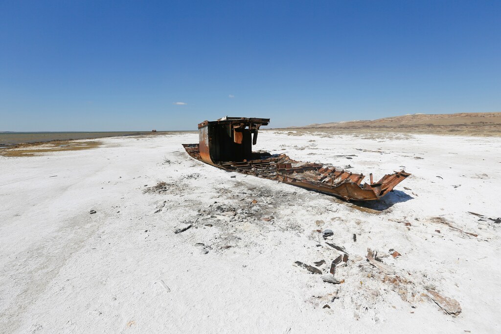 A ruined ship lays on a salinated part of the Aral Sea coastline near the village of Akespe, south-western Kazakhstan, April 16, 2017. Akespe, home to some 250 people, and Karateren, inhabited by about 150, used to be dominated by fishermen until the water receded too far away - but it is now back in Karateren. REUTERS/Shamil Zhumatov SEARCH "ENVIRONMENT ARAL" FOR THIS STORY. SEARCH "WIDER IMAGE" FOR ALL STORIES. - RC1EEAC85A10