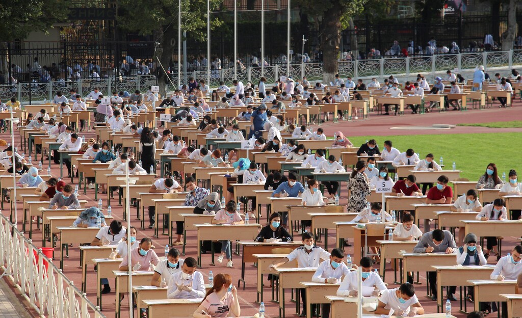 School graduates take university entrance exams at the Pakhtakor sports arena amid the outbreak of the coronavirus disease (COVID-19) in Tashkent, Uzbekistan September 2, 2020. REUTERS/Mukhammadsharif Mamatkulov - RC2CQI9J6FCA