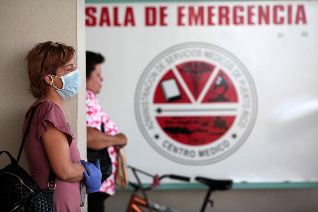 People wait outside the emergency room at the Medical Center, in San Juan, Puerto Rico September 25, 2017. REUTERS/Alvin Baez - RC17C497E970