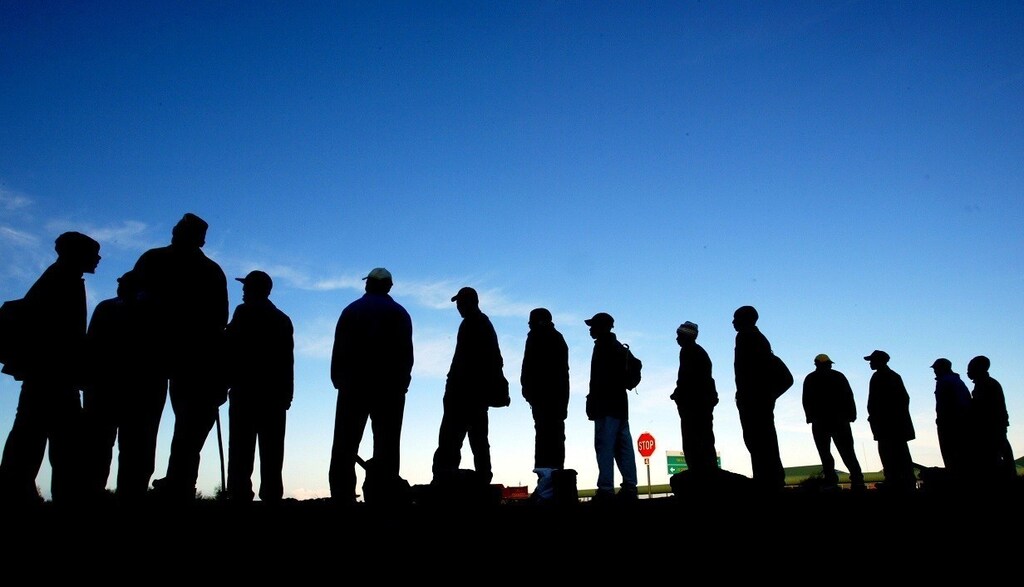 Job seekers wait for employers seeking casual labour on the streets of Cape Town, June 13, 2003. Each day thousands of unemployed men wait at the sites scattered across the city in the hope of gaining casual work in the construction and farming industries. Employers in passing trucks offer the chance of work and a R60 ($8) payday for some, but for others it is a long futile wait. With unemployment estimated as high as 40 percent, job creation has been identified as a priority for the South African economy.-PICTURE TAKEN JUNE 13 2003 FOR RELEASE WITH STORY BC SAFRICA JOBLESS NO RIGHTS CLEARANCES OR PERMISSIONS ARE REQUIRED FOR THIS IMAGE REUTERS/Mike Hutchings PP03090004 MH/WS - RTR2CXX